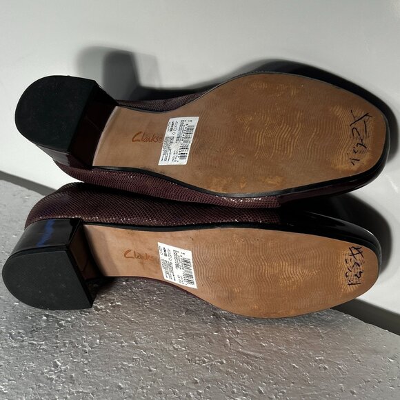 Clarks SZ10 Chartli Cap Toe Block Heel Comfort Shoe Wardrobe Staple Career Dress - Picture 9 of 9